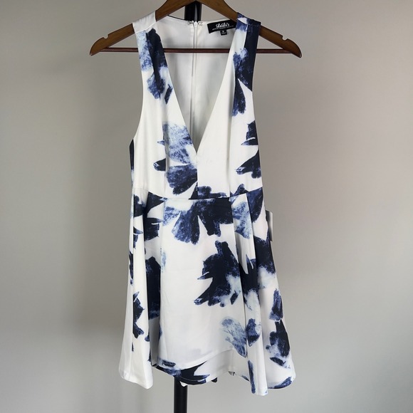 Lulus Dresses & Skirts - Lulus NWT Seeing Chic Blue White Floral Skater Dress V Neck Cutout Back Size S